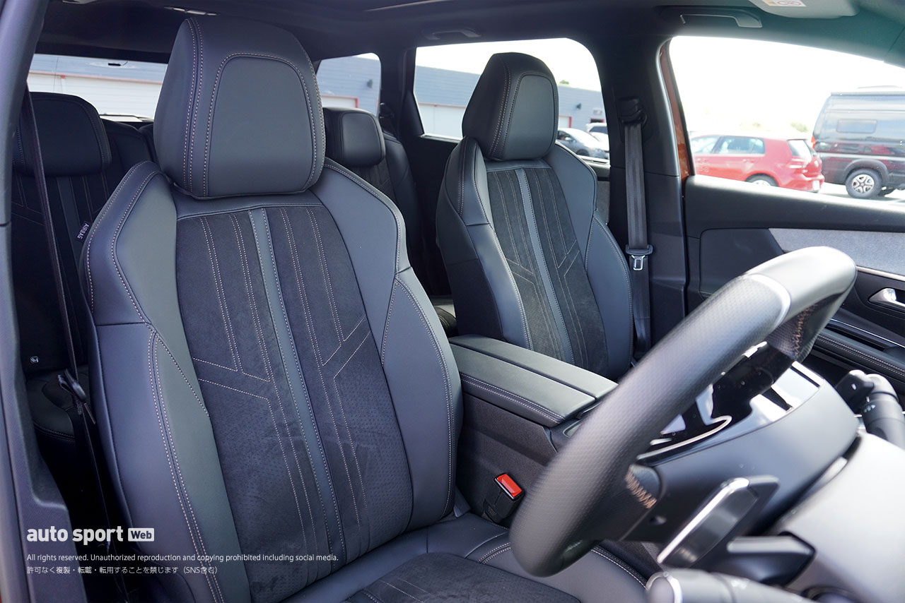 プジョー5008 GT BlueHDiのフロントシート