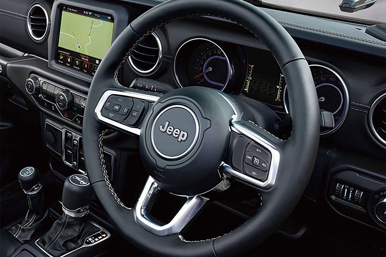 革巻きステアリングホイール