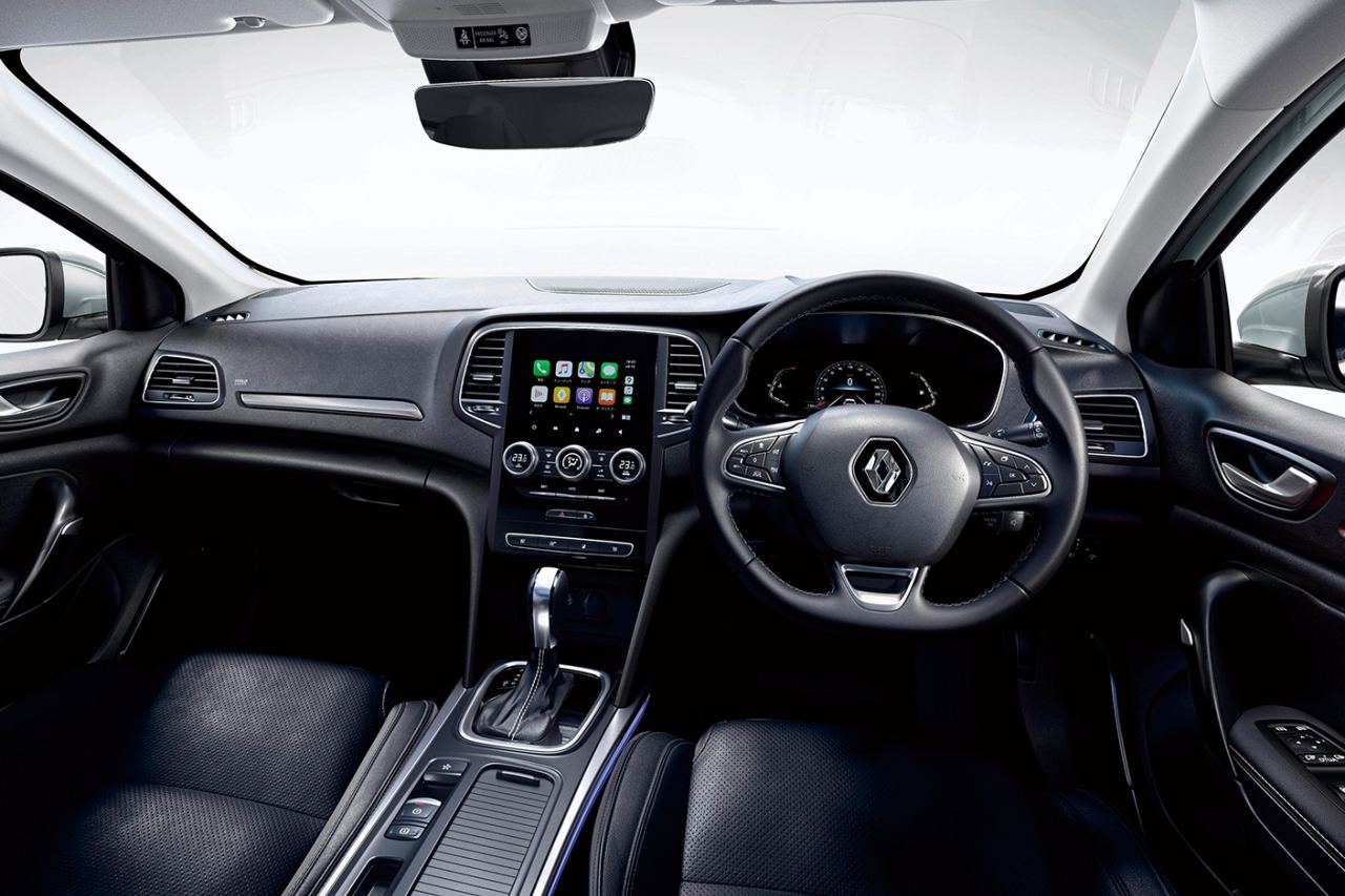 センターの7インチタッチスクリーンは、スマートフォンとのミラーリングを可能にするマルチメディアシステム"イージーリンク"を初採用した