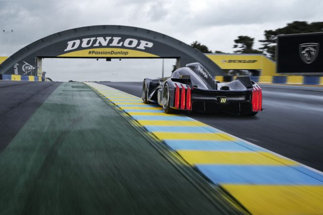 プジョー9X8の走行イメージ