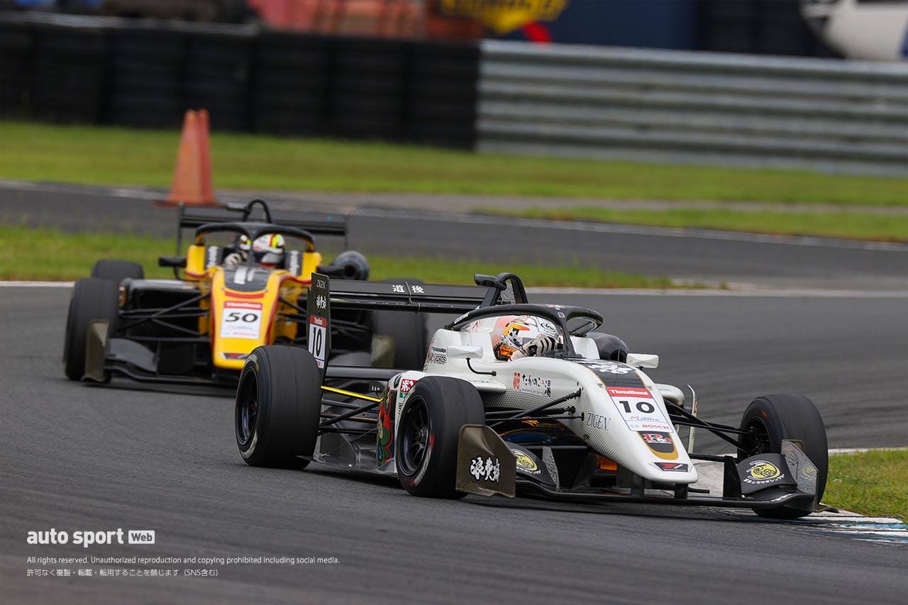 三宅淳詞（MAX RACING 320）