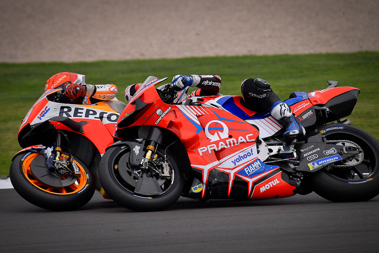 転倒を喫したマルク・マルケス（レプソル・ホンダ・チーム）とホルヘ・マルティン（プラマック・レーシング）／2021MotoGP第12戦イギリスGP