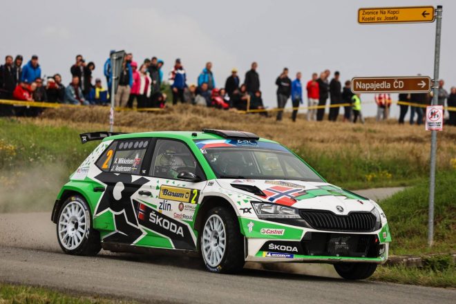 初日首位から16.6秒遅れの3番手につけたアンドレアス・ミケルセン（シュコダ・ファビアRally2 Evo／Toksport WRT）