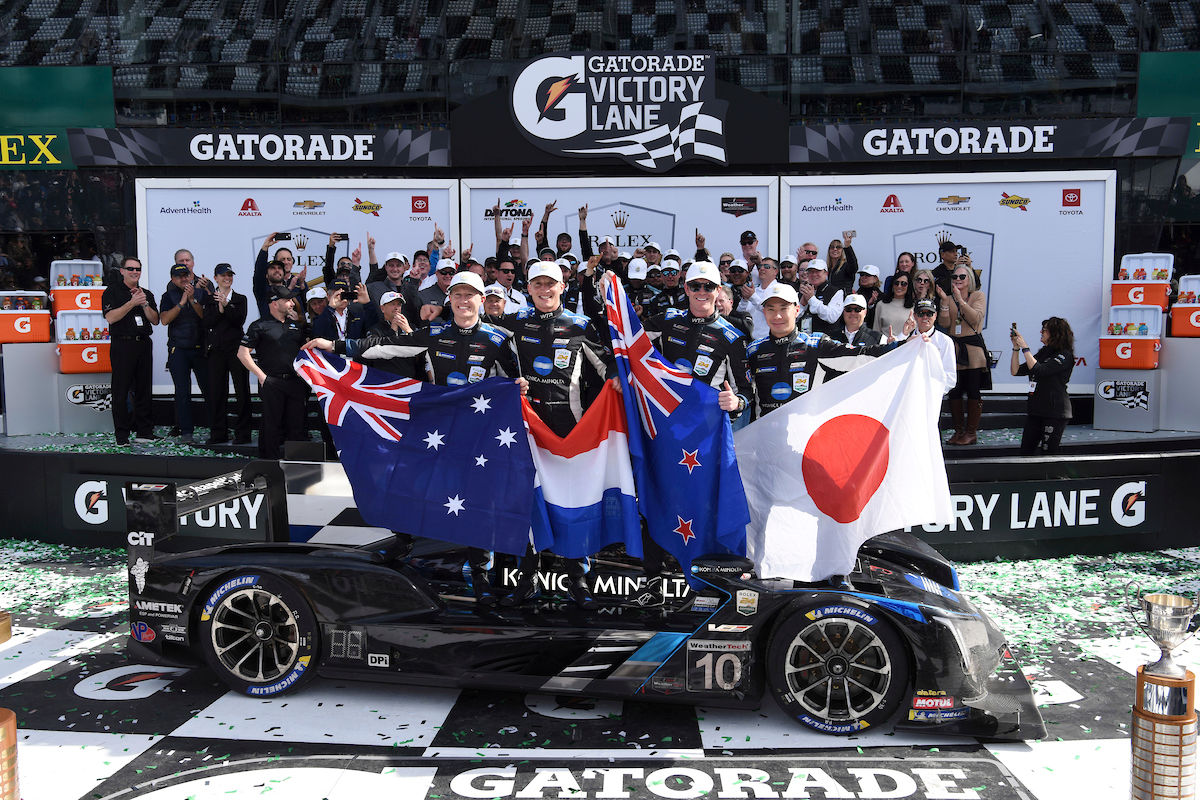 2019年から2020年にかけて、日本人ドライバーとして初めてデイトナ24時間連覇を飾った小林可夢偉（右）