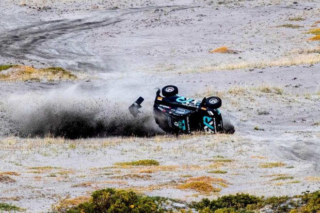 あらゆるサイズの岩が混在するミックスサーフェースが特徴の厳しいコースに、開幕2連勝中のRosberg X Racing（ロズベルグ・Xレーシング／RXR）、モリー・テイラーも苦戦