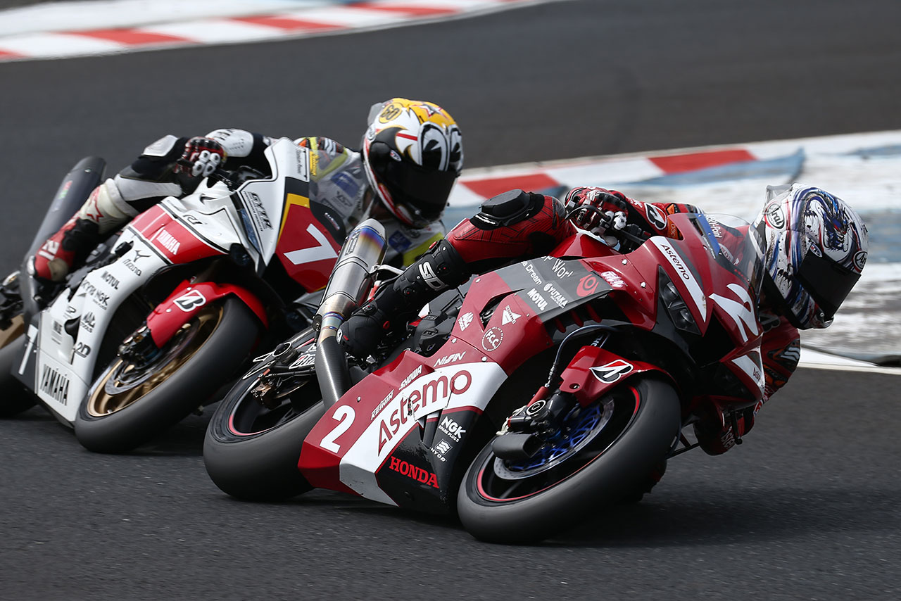 首位に立った清成龍一（Astemo Honda Dream SI Racing）／2021年全日本ロード第6戦岡山 JSB1000 決勝