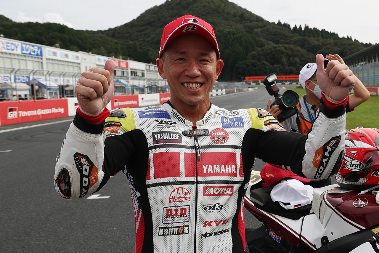 勝利を挙げた中須賀克行（YAMAHA FACTORY RACING TEAM）／2021年全日本ロード第6戦岡山 JSB1000 決勝
