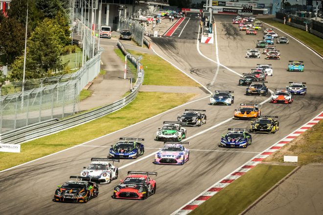 2021年GTワールドチャレンジ・ヨーロッパ第8戦ニュルブルクリンクのスタートシーン