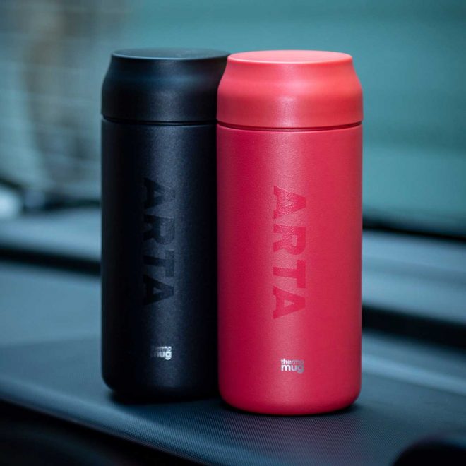 ブラックとレッドの2色展開の『ARTAサーモボトル』