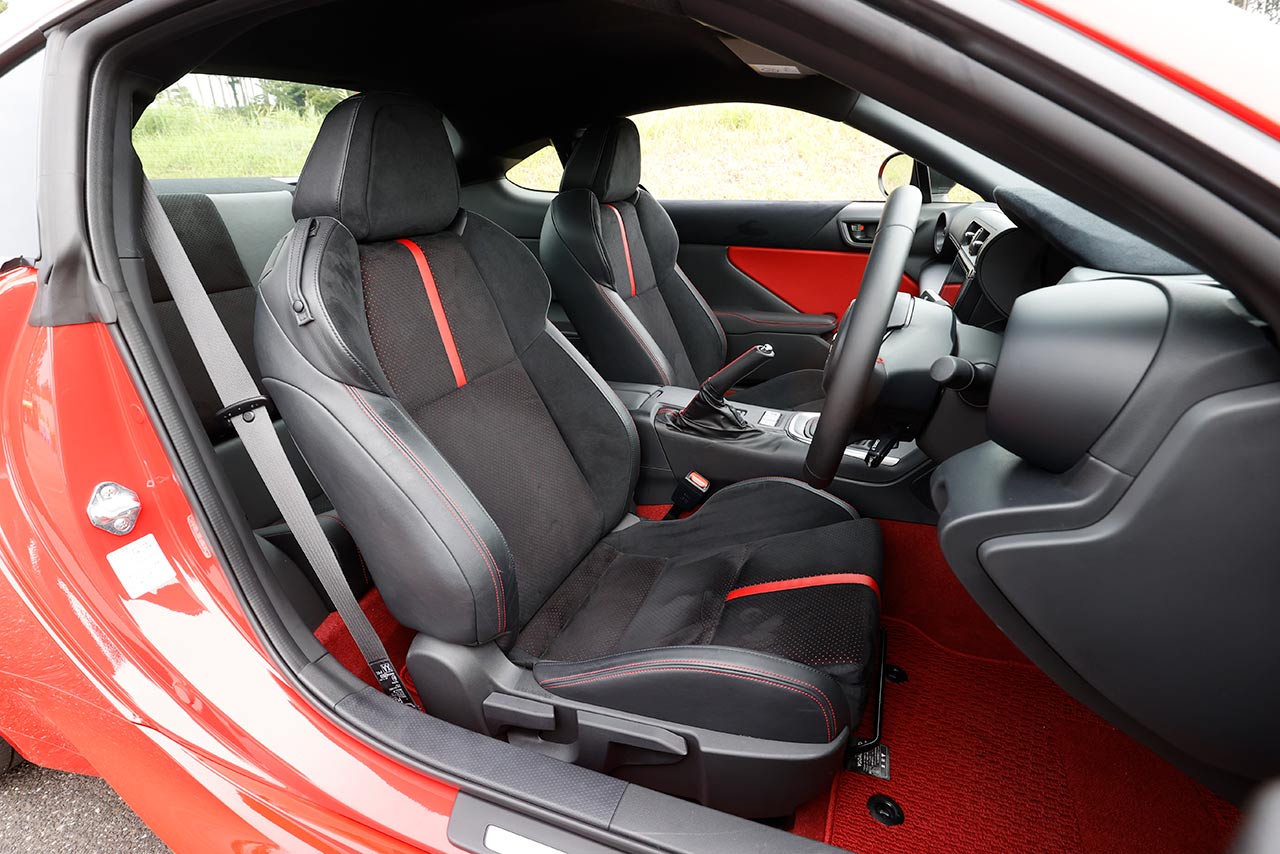 新型GR86のフロントシート