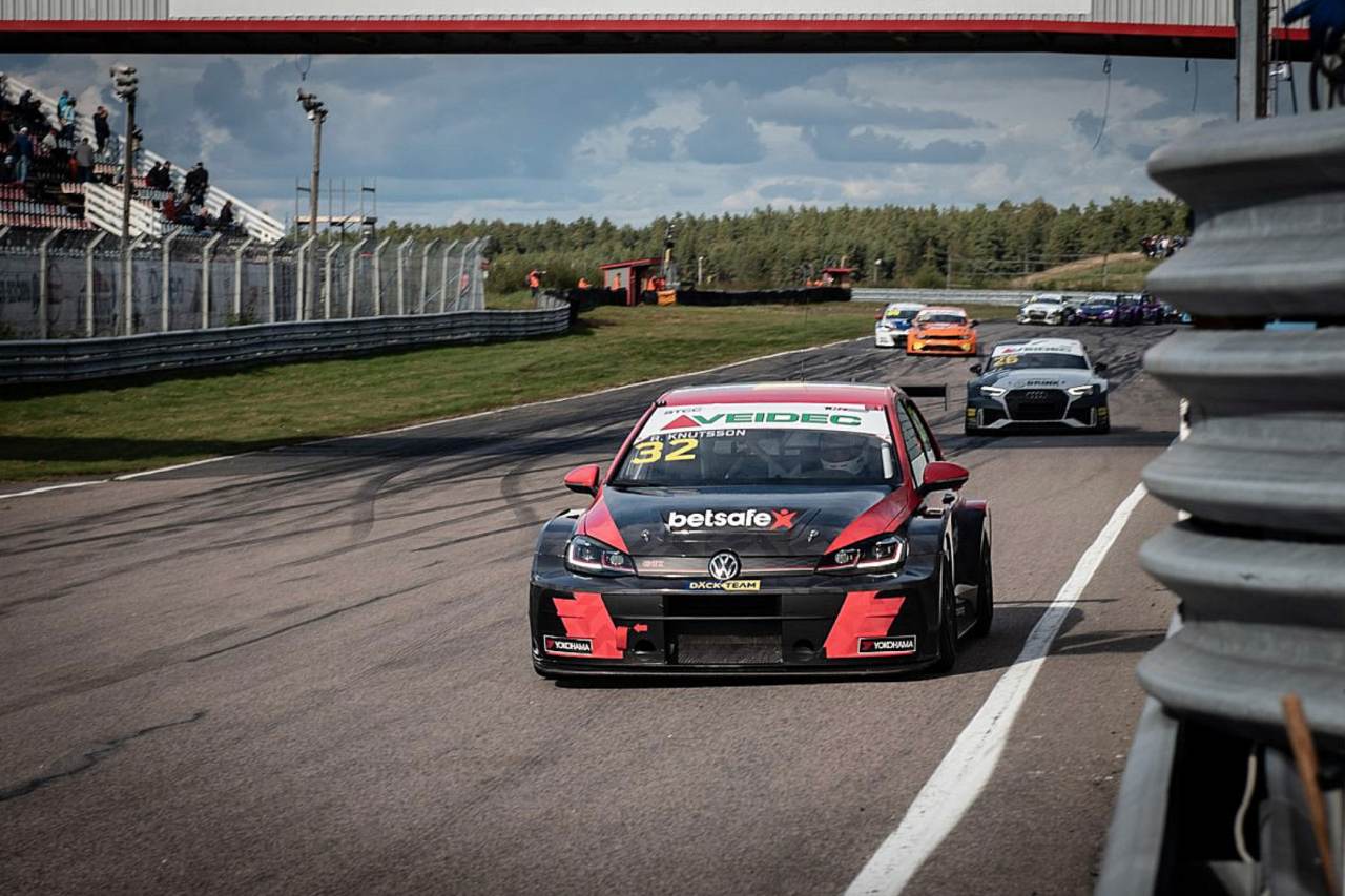 レース3のリバースポールを獲得したロビン・クヌットソン（フォルクスワーゲン・ゴルフGTI TCR／Lestrup Racing）がSTCC初勝利