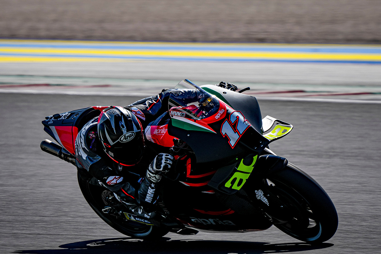 アプリリアRS-GPを初めて走らせたマーベリック・ビニャーレス