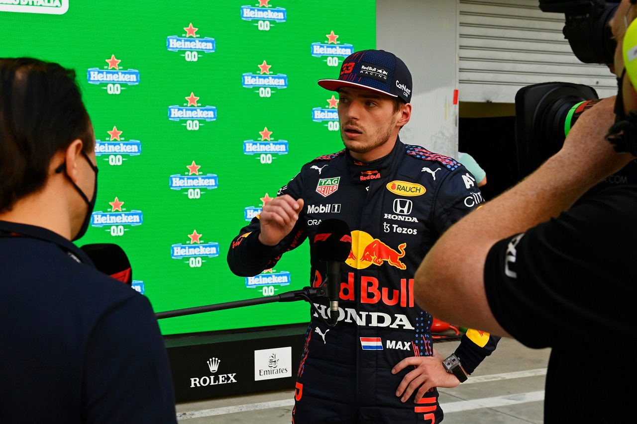 2021年F1第14戦イタリアGP　金曜予選後、フェリペ・マッサからインタビューを受けるマックス・フェルスタッペン（レッドブル・ホンダ）