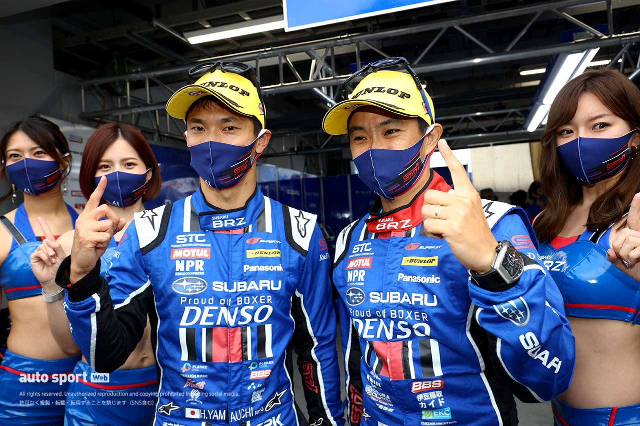 2021スーパーGT第5戦SUGO　GT300クラスのポールポジションを獲得した山内英輝と井口卓人（SUBARU BRZ R&D SPORT）