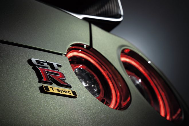 T Spec の専用バッジが奢られたニッサンgt R プレミアムエディション Tスペック 進化を続ける ニッサンgt R 22年モデル発表 ふたつの T Spec も新登場の画像 写真 10 Autosport Web