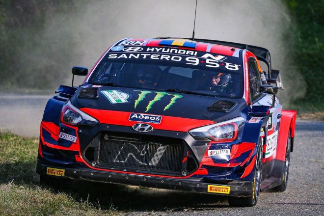 2021年6月、イタリアで行われたラリー・アルバでWRカー部門優勝を飾ったオリバー・ソルベルグ（ヒュンダイi20クーペWRC）