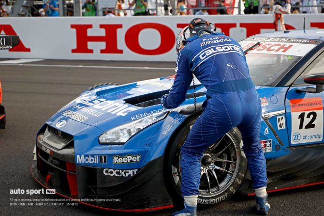 2021スーパーGT第5戦SUGO　レース直後に喜びを爆発させる平峰一貴（カルソニック IMPUL GT-R）