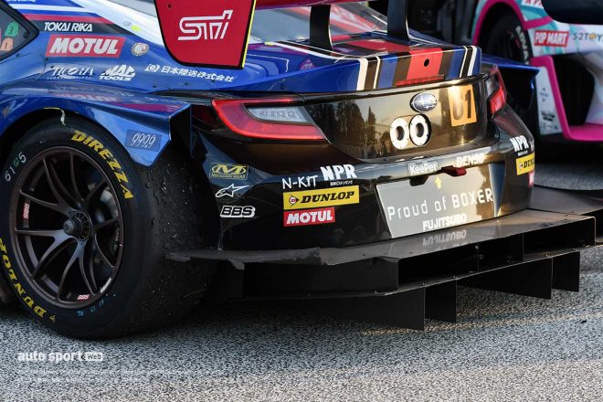 ARTA NSX GT3との接触により左リヤのディフューザー部分を破損。ややリヤのグリップが失われたが、幸いコントロール可能な範囲だったという。