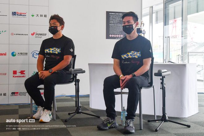 ル・マン24時間のトロフィーとともに記者会見に参加していた小林可夢偉