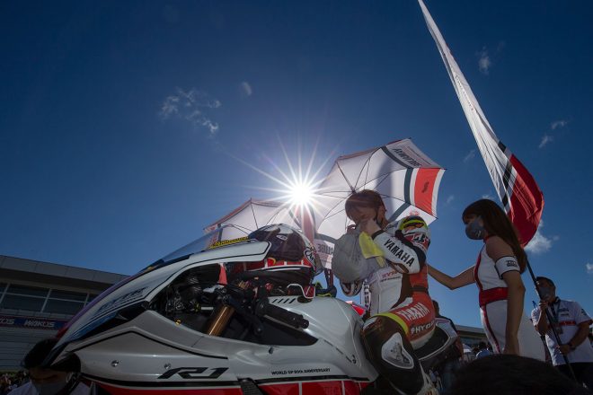 グリッドに着く中須賀克行（YAMAHA FACTORY RACING TEAM）／2021年全日本ロード第7戦オートポリス JSB1000 レース1