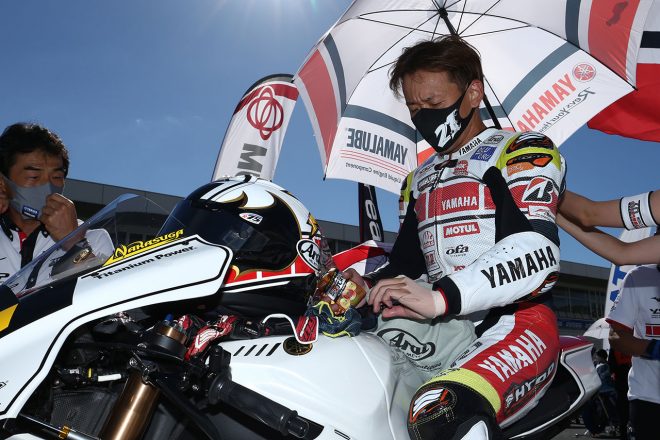 グリッドに着く中須賀克行（YAMAHA FACTORY RACING TEAM）／2021年全日本ロード第7戦オートポリス JSB1000 レース1