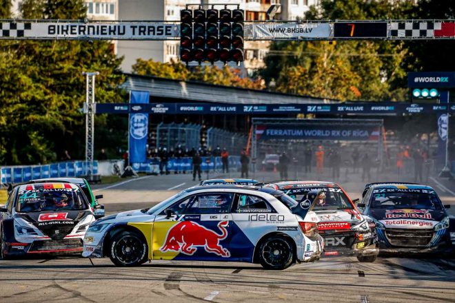 第4戦ファイナルでは、オープニングラップのターン1で明暗クッキリの展開となる