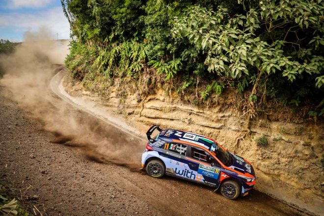 初日午前に、ハードコンパウンドを選択した失敗を嘆くアゾレス初参戦のウンベルト・スカンドーラ（ヒュンダイi20 R5）は6位フィニッシュ