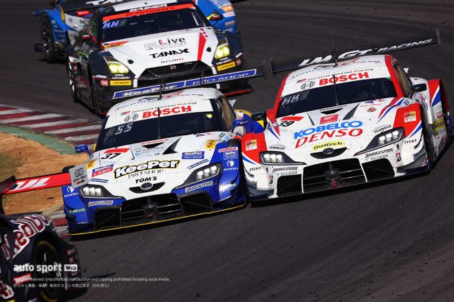 KeePer TOM’S GR Supra（平川亮／阪口晴南）｜DENSO KOBELCO SARD GR Supra（ヘイキ・コバライネン／中山雄一）