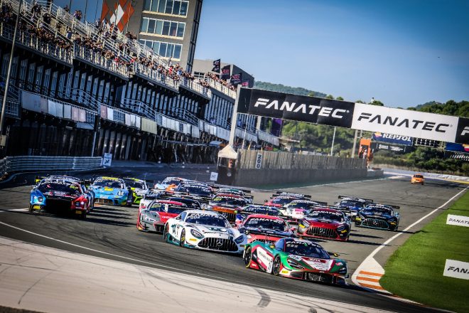 2021ファナテック・GTワールドチャレンジ・ヨーロッパ第9戦バレンシア・レース1のスタートシーン