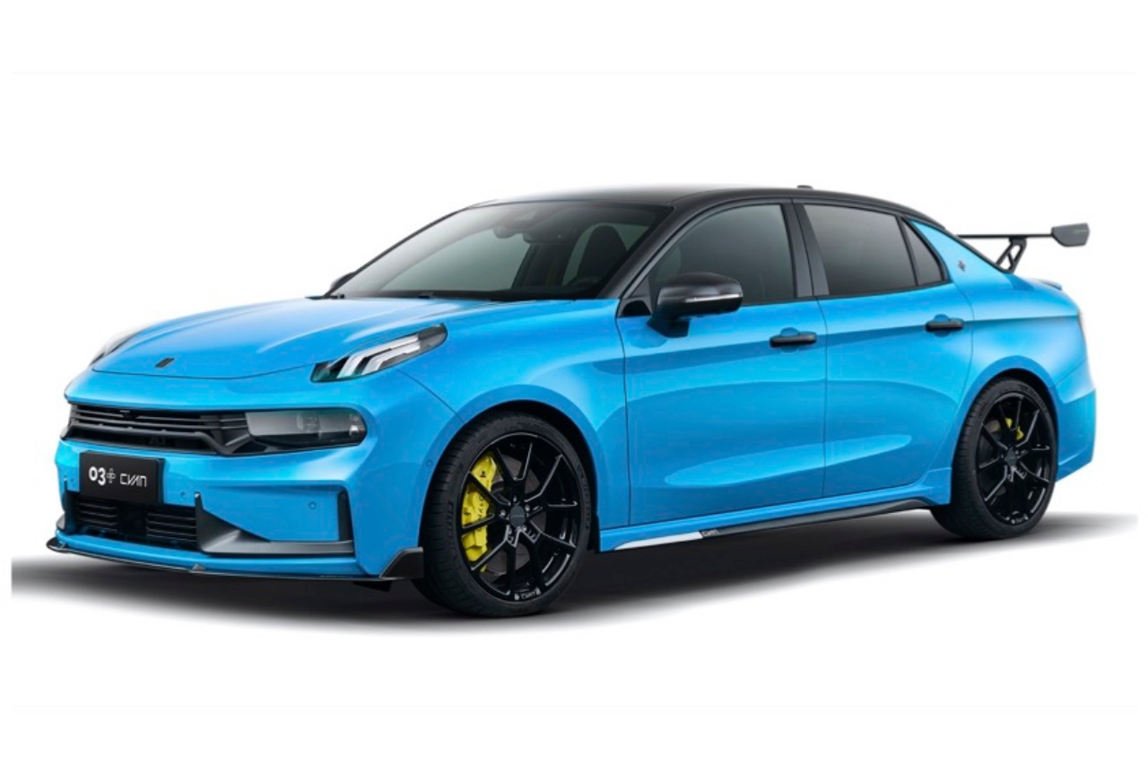 アケボノ製ブレーキ、ミシュランのパイロットスポーツ4Sタイヤ、調整可能なビルシュタイン製ダンパーなどを装備する