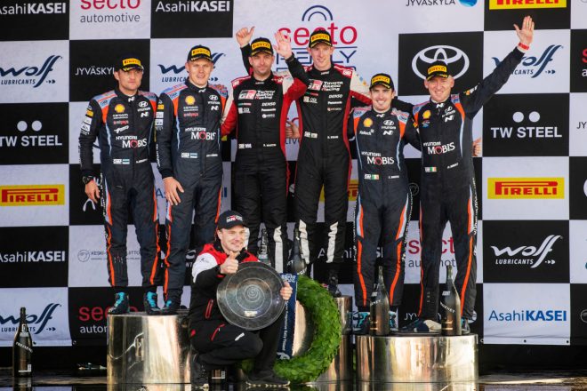 2021年WRC第10戦ラリー・フィンランドの表彰式