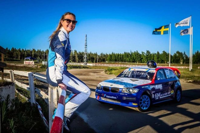 2021年に晴れてスウェディッシュ・ラリークロス選手権チャンピオンに輝いたクララ・アンダーソン