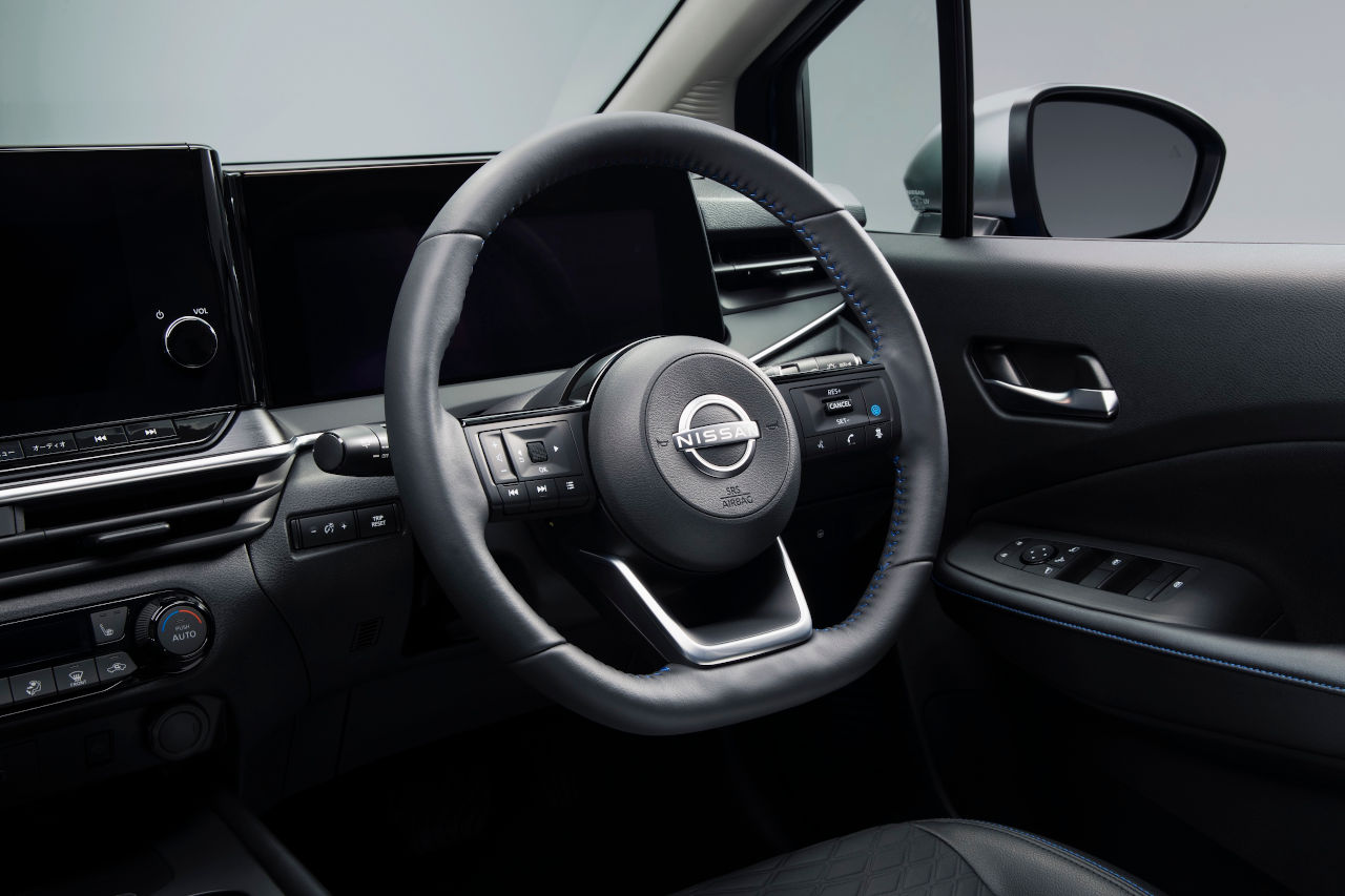 ノート オーテック・クロスオーバーのインテリア（ステアリング周り）