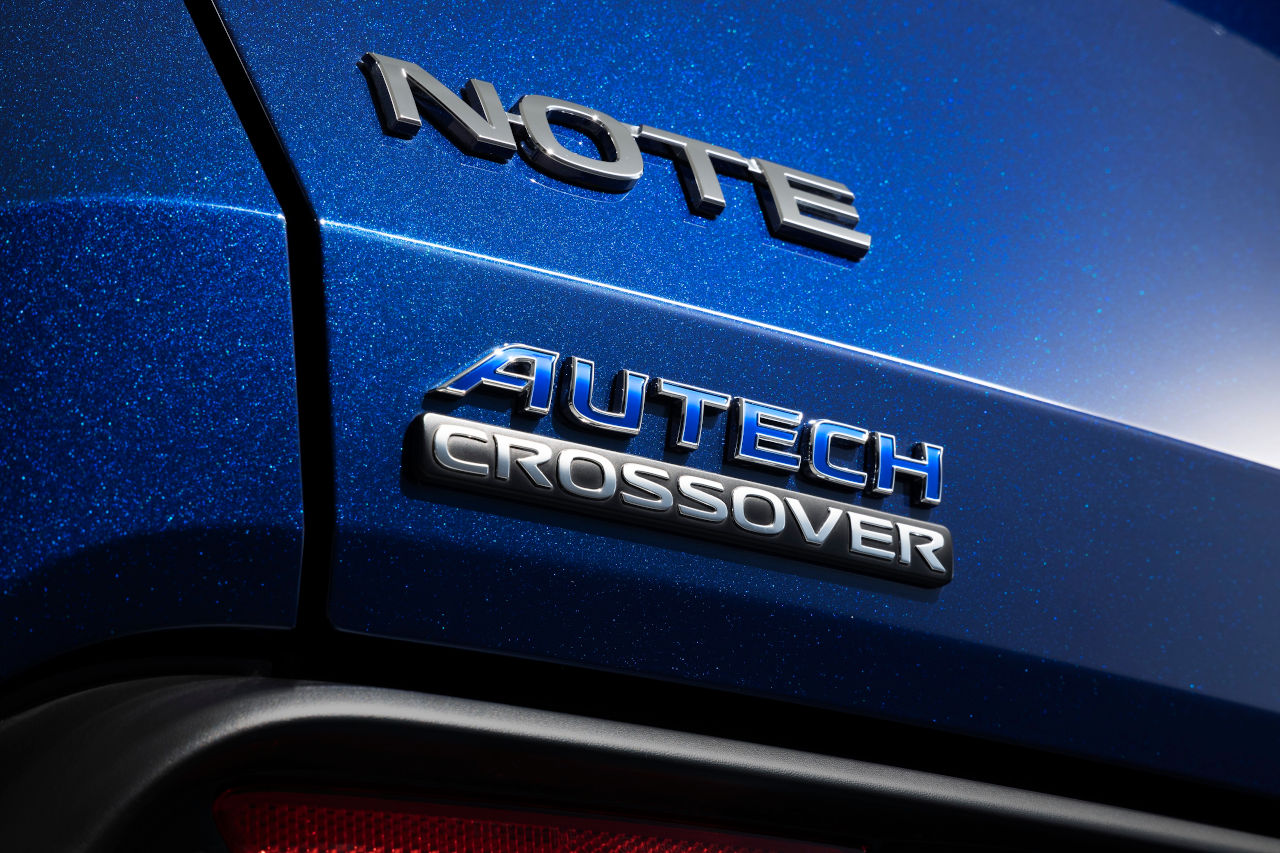 AUTECH CROSSOVERエンブレム
