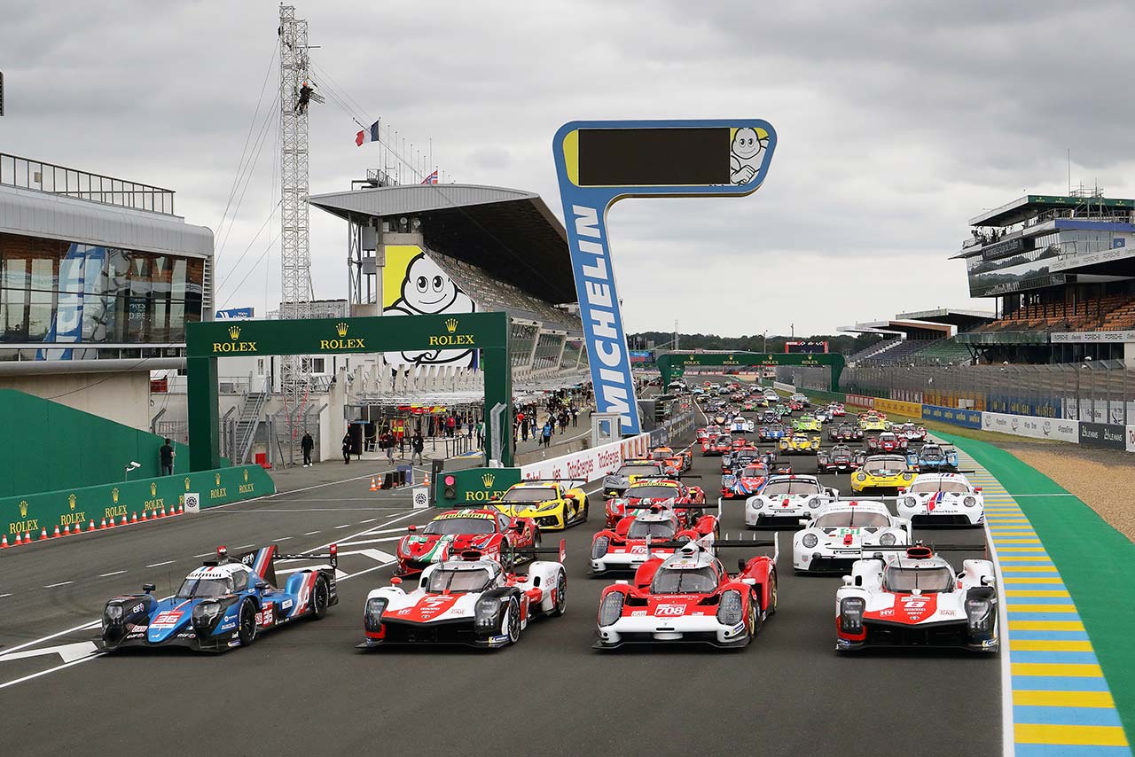 2021年ル・マン24時間レース　参戦車両記念撮影の様子