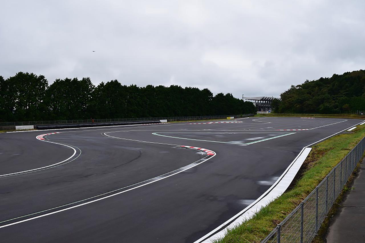 ドリフトコースが再舗装されマルチパーパスドライビングコースとしてリニューアルした。