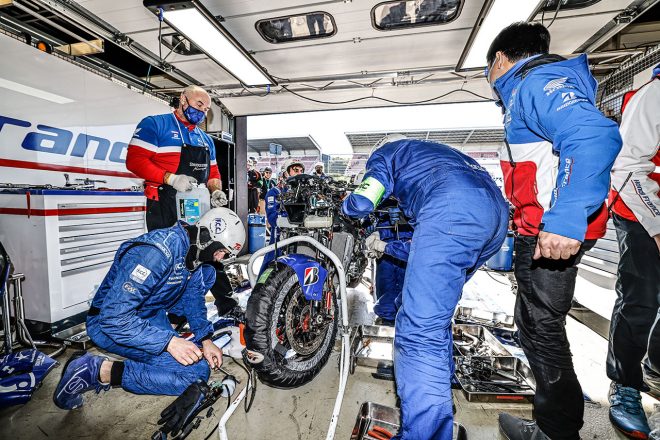 マシンの修復を行うF.C.C. TSR Honda France／2021EWC第4戦モスト6時間