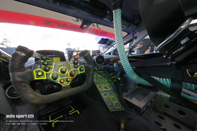 JLOC ランボルギーニ GT3のコックピット