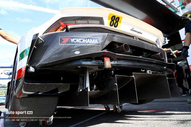 センタートンネル部の跳ね上げ角を強めたディフューザー