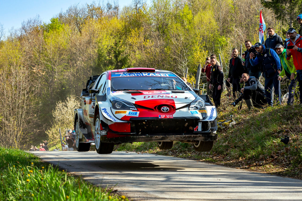 24ポイント差でランキング首位のセバスチャン・オジエを追いかけるエルフィン・エバンス（トヨタ・ヤリスWRC）