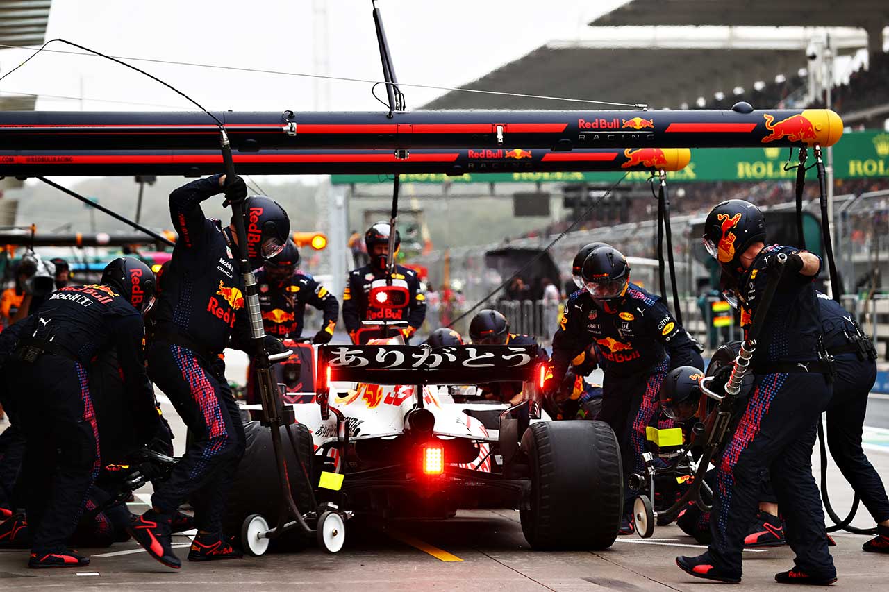 2021年F1第16戦トルコGP　マックス・フェルスタッペン（レッドブル・ホンダ）のピットストップ