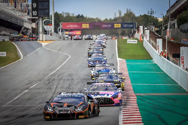 予選最速タイムを記録するもペナルティを受け4番手からのスタートとなった63号車ランボルギーニ・ウラカンGT3 Evo