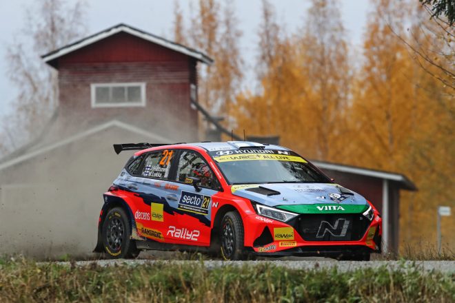 ユホ・ハンニネンがドライブするヒュンダイi20 Nラリー2　2021年WRC第10戦フィンランド