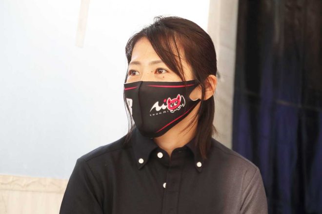 平川亮（carenex TEAM IMPUL）にインタビューする三浦愛さん