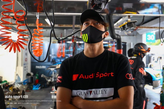 スーパーGT GT300クラスでHitotsuyama Audi R8 LMSをドライブする篠原拓朗