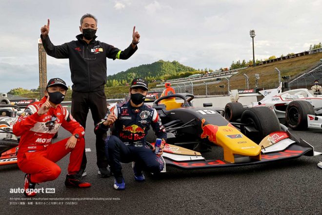 2021スーパーフォーミュラ第6戦もてぎを席巻したTEAM MUGEN。左から野尻智紀／田中洋克監督／大津弘樹