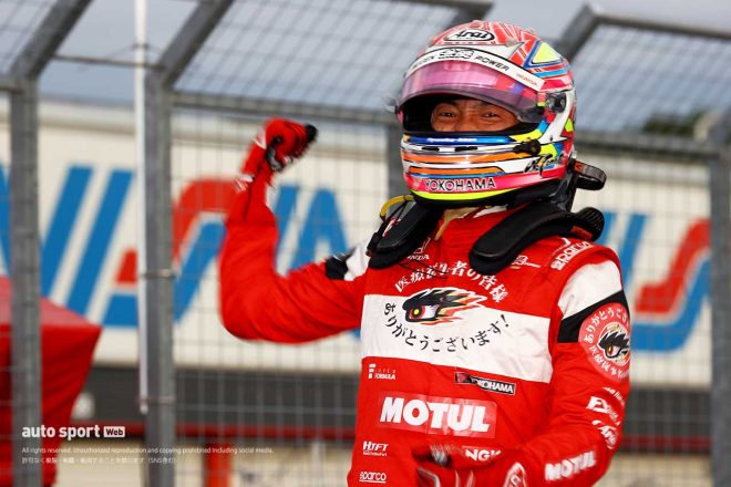 2021スーパーフォーミュラ第6戦もてぎ　チャンピオン獲得を喜ぶ野尻智紀（TEAM MUGEN）