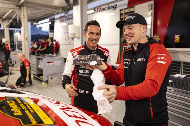 ジュリアン・イングラシア（左）と、ヤリ-マティ・ラトバラ（右）　2021年WRC第11戦スペイン