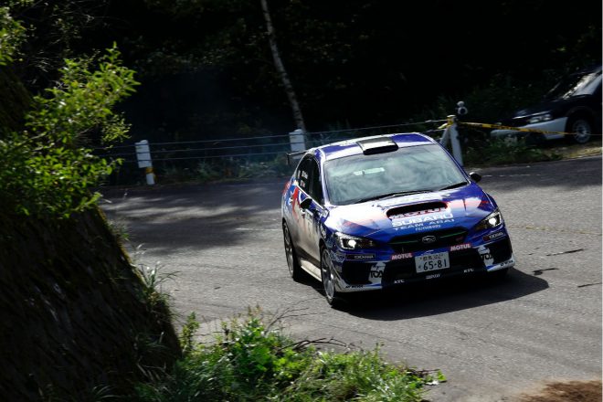 新井敏弘／田中直哉組（スバルWRX STI）