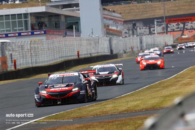 序盤ホンダNSX勢が1-3体制を築く